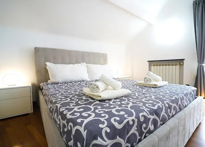 Airport & Sea, Large Music-Themed Apartment
