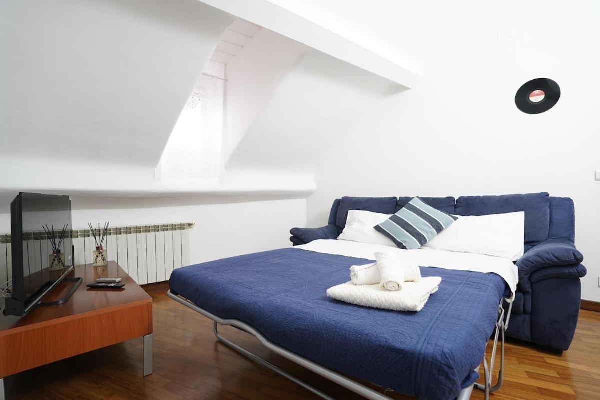 Airport & Sea, Large Music-themed Apartamento *