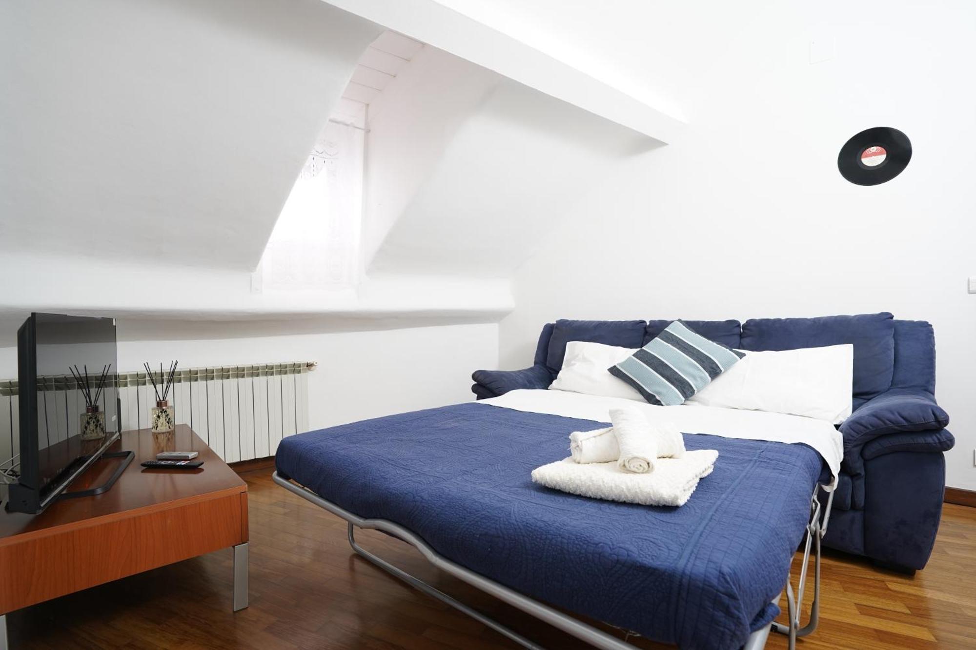 Airport & Sea, Large Music-themed Apartamento *
